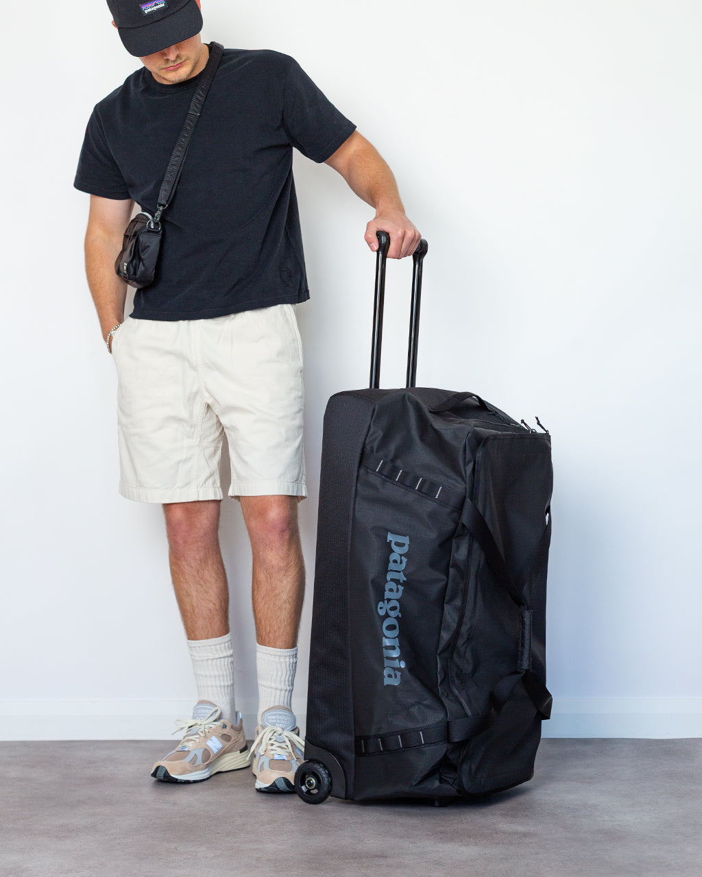 Black Hole Wheeled Duffel 100L - Black