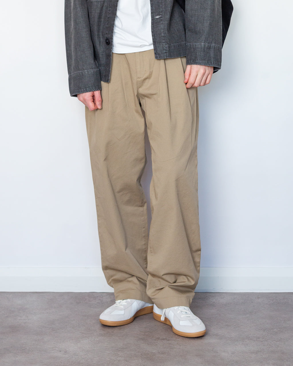 Hestur Relaxed Twill Pleated Trouser - Light Khaki