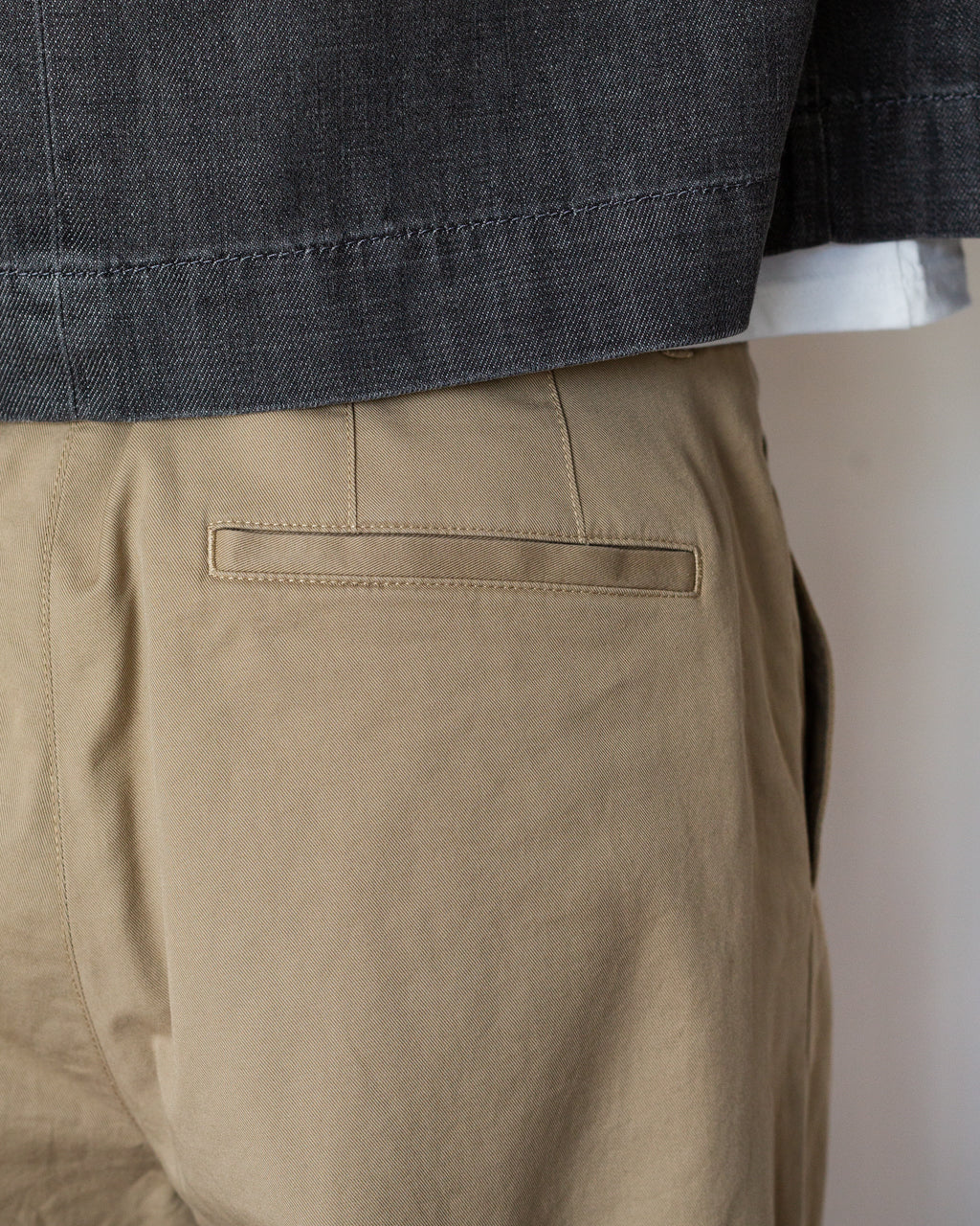 Hestur Relaxed Twill Pleated Trouser - Light Khaki