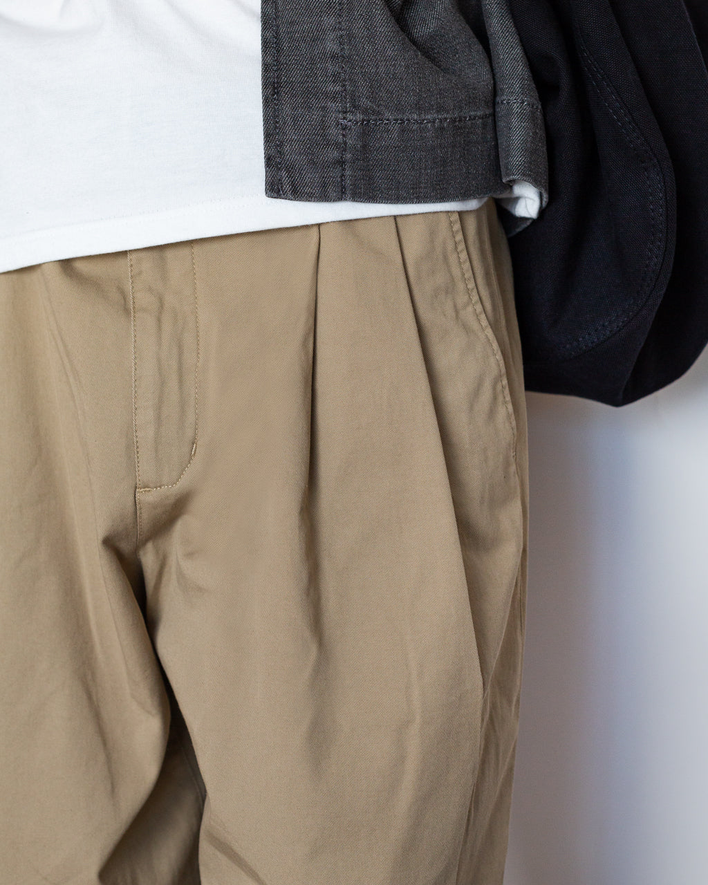 Hestur Relaxed Twill Pleated Trouser - Light Khaki