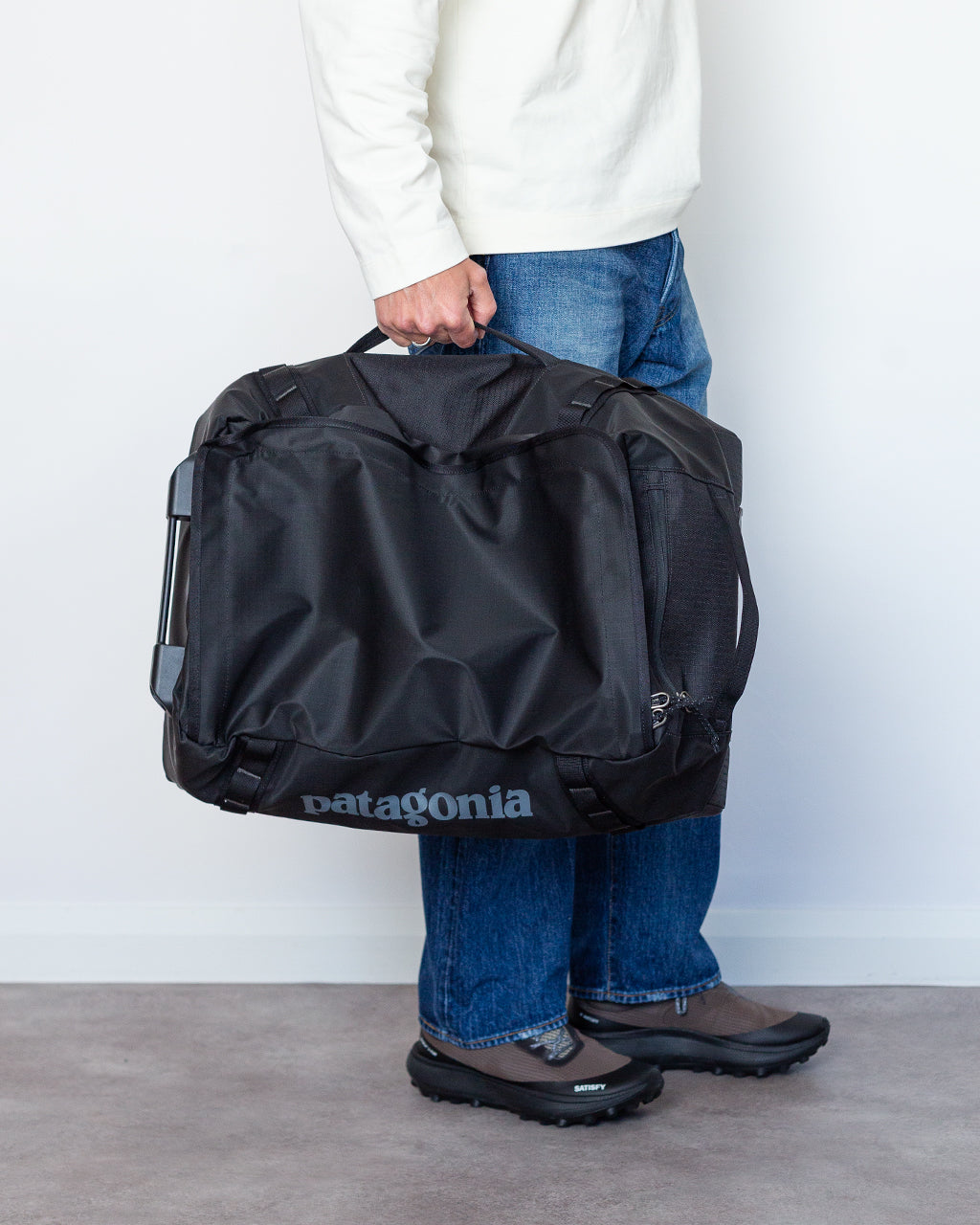Black Hole Wheeled Duffel 40L - Black