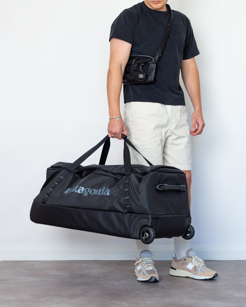 Black Hole Wheeled Duffel 100L - Black